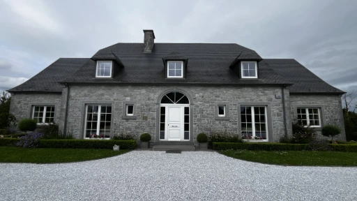 Maison en pierre de devant