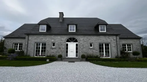 Maison en pierre de devant